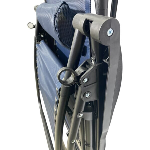 SILLA RECLINABLE CON VICERA DE MIMBRE Y PORTAVASOS